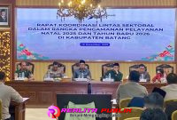 Rapat Koordinasi Lintas Sektoral, persiapkan pengamanan perayaan Natal 2025 dan Tahun Baru 2026, di Aula Bupati Batang, Jumat (19/12/2025).