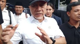 Menko Pangan, Zulkifli Hasan (Zulhaz) saat meninjau berbagai fasilitas pendukung perikanan di Desa Banyutowo dan Kembang, Kecamatan Dukuhseti, Kabupaten Pati, Jateng. Sabtu (20/12/2025).