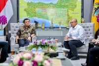 Bupati Batang Faiz Kurniawan saat menemui Gubernur Jawa Tengah Ahmad Luthfi di Kantor Gubernur, Selasa, 23 Desember 2025.