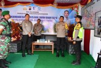 Kapolda Jawa Tengah (Jateng) Irjen Ribut Hari Wibowo mengecek Pos Pelayanan (Posyan) Tawangmangu dalam rangka Operasi Lilin Candi 2025 libur Natal 2025 dan Tahun Baru 2026 (Nataru).