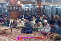 KH Marzuki Mustamar berikan ceramah di Masjid Sabilillah (Bil/Saichu realitapublik)