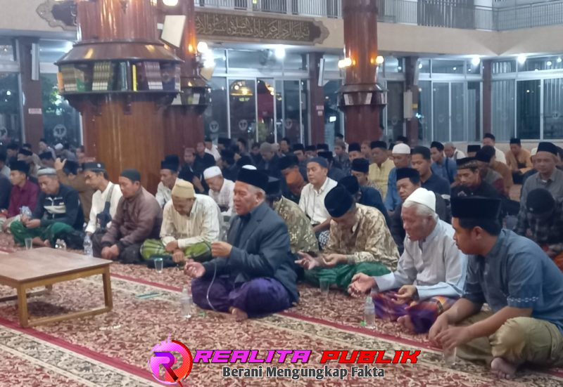 KH Marzuki Mustamar berikan ceramah di Masjid Sabilillah (Bil/Saichu realitapublik)