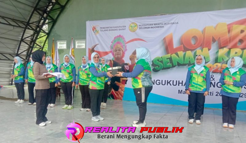 Serah Terima jabatan Ana Nadirsyah Menjabat Ketua PERWOSI di Tubaba(foto: Rody Sandra/realita publik)