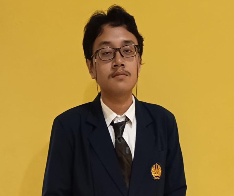 Penulis, Achmad Farchan Zainudin, Mahasiswa Fakultas FBS, Universitas Negeri Surabaya. 