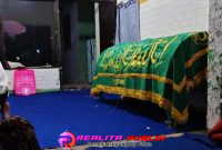 Salah satu korban meninggal akibat menenggak miras (foto: Bil Realita Publik)