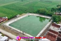 Tanggul Sungai Bremi–Meduri yang rampung dibangun Pemprov Jateng kini menjadi benteng utama pelindung pemukiman warga dari banjir rob. (Foto: Feri Eka S/realita publik)