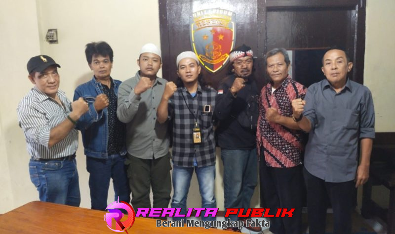 Pengurus PWI LS melapor ke Polres Pekalongan (foto: Wagiyono Realita Publik)