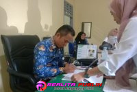 Kabid Pencegahan dan Pengendalian Penyakit Dinas Kesehatan Lampung Utara, dr. Dian Mauli, memberikan penjelasan terkait kewaspadaan virus influenza H3N2. (Foto: Rody Sandra/realita Publik)