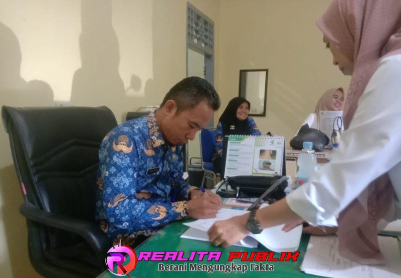 Kabid Pencegahan dan Pengendalian Penyakit Dinas Kesehatan Lampung Utara, dr. Dian Mauli, memberikan penjelasan terkait kewaspadaan virus influenza H3N2. (Foto: Rody Sandra/realita Publik)