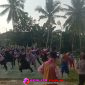 Warga dan mahasiswa KKN senam sehat bersama di lapangan Tiyuh Kartaraya (foto: Rody Sandra Realita Publik)
