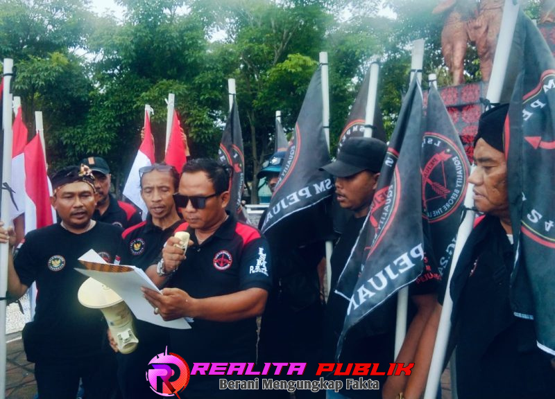 LSM Pejuang 24 Resmi Deklarasi dan Kukuhkan Panglima Khusus di Monumen Juang Pekalongan (foto: Wagiyono Realita Publik)