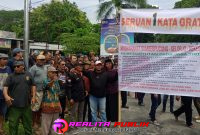 Pintu masuk bendungan Lahor di kepung ratusan warga (foto: Bil Realita Publik)