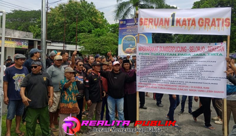 Pintu masuk bendungan Lahor di kepung ratusan warga (foto: Bil Realita Publik)