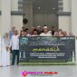 Para calon Jama'ah Umrah travel PT Tiga Saudara berlatih di miniatur Ka'bah (foto: Saichu realita publik)