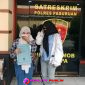 Ibu dan korban, melapor ke Polres Pasuruan (foto: Yudistira Realita Publik)