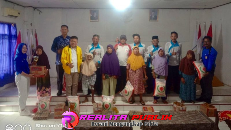 Jum'at Berkah Angota DPRD Provingsi Lampung H. Putra Umar Jaya berbagi di bulan Suci Ramadhan (Poto Rodi Sandra/Realitapublik)
