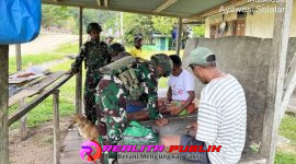 Satgas Pamtas RI–PNG Yonif 763/SBA Pos Kokas melaksanakan kegiatan pelayanan kesehatan gratis dengan metode door to door (rumah ke rumah) 