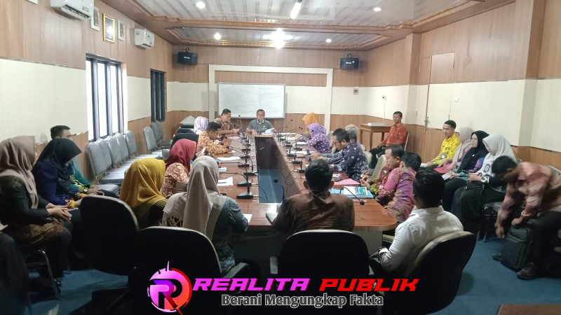 Rapat Dengar Pendapat (RDP) terkait Gaji Nakes PPPK Paruh Waktu di ruang rapat DPRD Lampura, Kamis (5/3/2026).