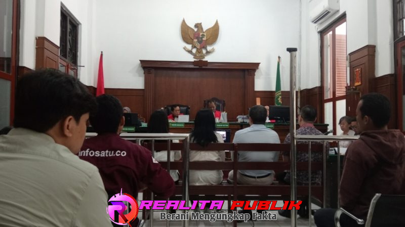 Sidang di Pengadilan Negeri Surabaya (foto: Chu realitapublik)