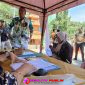 Bupati Situbondo, Yusuf Rio Wahyu Prayogo, saat meninjau posko pengaduan PMI di depan Pendopo Kabupaten Situbondo, Jawa Timur, 5 Maret 2026. 