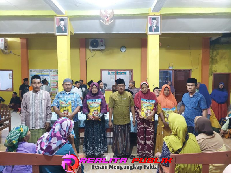 Pemerintah Desa Mlandingan Kulon, Kecamatan Mlandingan, Kabupaten Situbondo, Salurkan Bantuan Pangan berupa Beras.Selasa, 17 Maret 2026. 