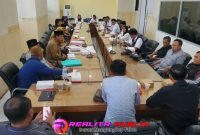 Rapat Dengar Pendapat (RDP) terkait polemik rekrutmen relawan SPPG Besuki 005 di kantor DPRD Kabupaten Situbondo, Jatim, Senin (20/4/2026). 