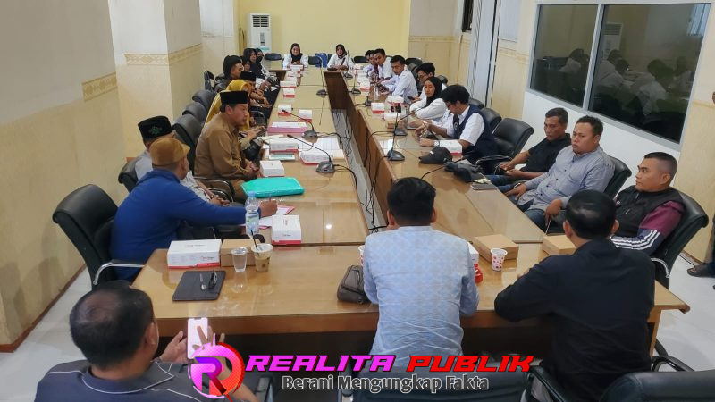 Rapat Dengar Pendapat (RDP) terkait polemik rekrutmen relawan SPPG Besuki 005 di kantor DPRD Kabupaten Situbondo, Jatim, Senin (20/4/2026). 