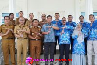 Foto bersama, tampak Wakil Bupati Tulang Bawang Barat, Nadirsyah, Dekan Dr. Iskandar, S.H., M.H., dan rombongan UM Metro di Rumah Dinas Wakil Bupati, Senin (20/4/2026).
