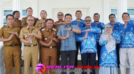 Foto bersama, tampak Wakil Bupati Tulang Bawang Barat, Nadirsyah, Dekan Dr. Iskandar, S.H., M.H., dan rombongan UM Metro di Rumah Dinas Wakil Bupati, Senin (20/4/2026).