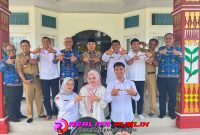 Foto bersama, saat kunjungan Kepala BPJPH Lampung di Kabupaten Lampung Barat. 