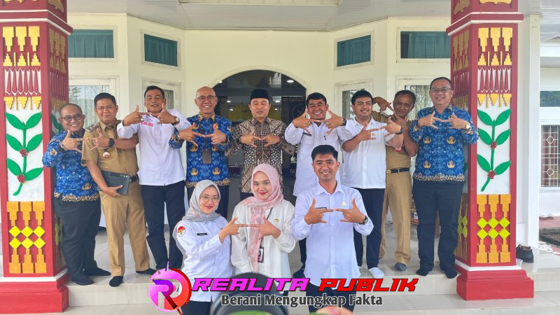 Foto bersama, saat kunjungan Kepala BPJPH Lampung di Kabupaten Lampung Barat. 