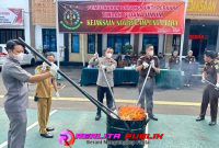 Pemusnahan barang bukti yang telah berkekuatan hukum tetap (inkracht) di halaman Kejaksaan Negeri Kotabumi, Selasa (28/4/2026) pagi.