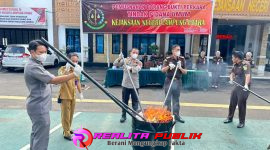 Pemusnahan barang bukti yang telah berkekuatan hukum tetap (inkracht) di halaman Kejaksaan Negeri Kotabumi, Selasa (28/4/2026) pagi.