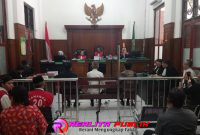 Suasana sidang lanjutan kasus Asuransi di PN Surabaya mendatangkan 3 saksi ahli (foto: Saichu Realita Publik)