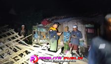 Kondisi bangunan dapur milik Nutis yang diterjang angin di Dusun Sumberwaru, Desa Wonokoyo, Kecamatan Kapongan, Kabupaten Situbondo, Jatim. 