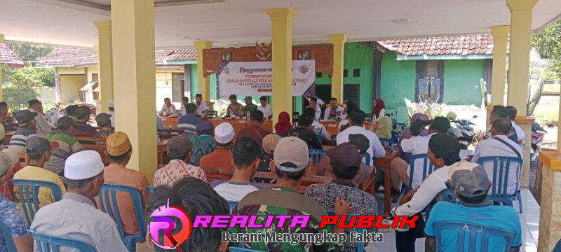 Suasana saat berlangsungnya musyawarah pembentukan panitia Pemilihan Kepala Desa (Pilkades) Antar Waktu (PAW) di pendopo kantor desa Selomumti, Kecamatan Mlandingan, Kabupaten Situbondo, Rabu (29/4/2026).