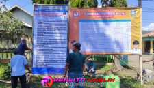 Informasi tahapan dan persyaratan pendaftaran lewat spanduk yang dipasang panitia di depan kantor Desa Selomukti, Kecamatan Mlandingan, Kabupaten Situbondo. (Photo: realitapublik.id) 