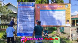Informasi tahapan dan persyaratan pendaftaran lewat spanduk yang dipasang panitia di depan kantor Desa Selomukti, Kecamatan Mlandingan, Kabupaten Situbondo. (Photo: realitapublik.id) 