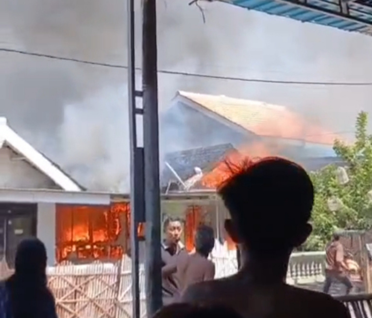 Tangkapan layar video amatir yang memperlihatkan kondisi saat kebakaran terjadi. 