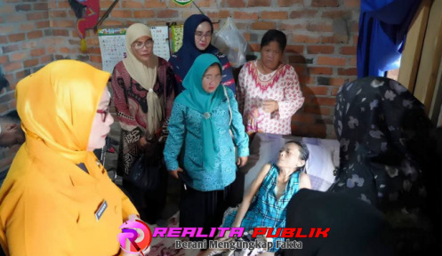 GOW PALI Salurkan Bantuan Pengobatan Bupati Asgianto untuk Warga Talang Ubi. 