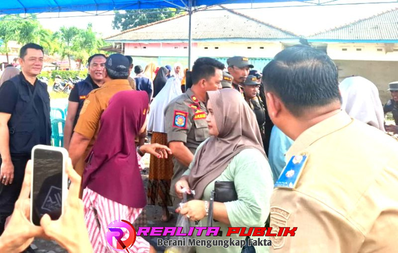 Operasi Pasar Murah Minyakita di Pasar Panaragan Jaya, Kecamatan Tulang Bawang Tengah, Kabupaten Tulang Bawang Barat, Selasa (12/05/2026).