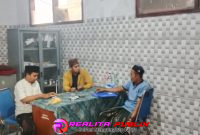 Taufik Hidayat saat daftar bakal calon Kades PAW di Kantor Sekretariat Panitia Pilkades PAW Desa Sumberanyar, Kecamatan Mlandingan, Kabupaten Situbondo.(Photo: realitapublik.id) 