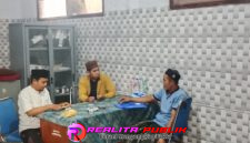Taufik Hidayat saat daftar bakal calon Kades PAW di Kantor Sekretariat Panitia Pilkades PAW Desa Sumberanyar, Kecamatan Mlandingan, Kabupaten Situbondo.(Photo: realitapublik.id) 