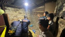 Seorang Pria di Bukit Kemuning Ditemukan Tewas di Kamar, Polisi Gelar Olah TKP.  