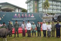 Menhan Sjafrie Sjamsoeddin Cek Kesiapan Pasukan dan Serahkan Hewan Kurban di Papua Barat. 