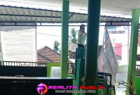 Memasuki Masa Tenang, Panitia Pilkades PAW Sumberanyar Bersihkan APK
