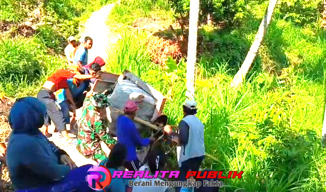 Pembangunan Jembatan Garuda Merah Putih di Desa Campoan, Kecamatan Mlandingan, Kabupaten Situbondo, Jawa Timur. 
