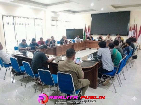 Suasana saat berlangsungnya mediasi di Aula Kantor Kecamatan Tamansari, Bogor, Kamis (6/8/2026).