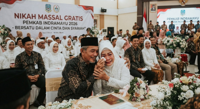 Momen Haru Mewarnai Nikah Massal Gratis Pemkab Indramayu 2026