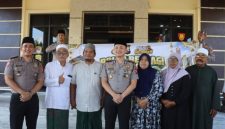 Warga Situbondo Ini Kaget Dapat Hadiah Umrah Gratis dari Kapolri